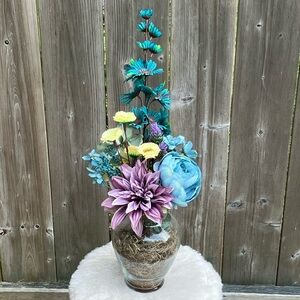 Elegant Floral Arrangement in Glass Vase
